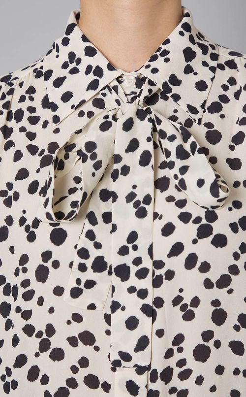 ダルメシアンプリントボウタイブラウス