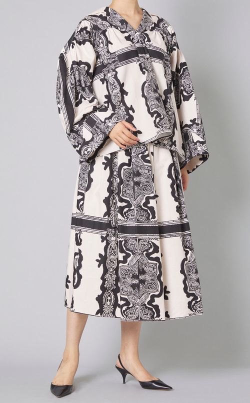 プリントレースアップブラウス