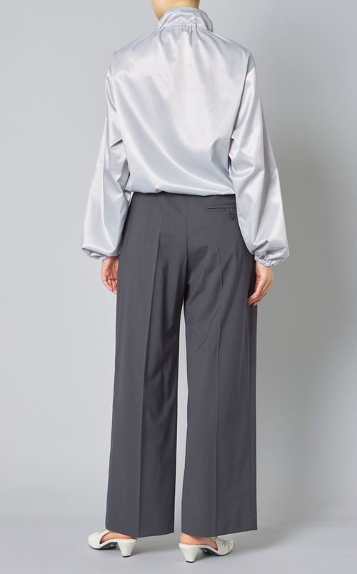 スタンドネックシャイニーブラウス