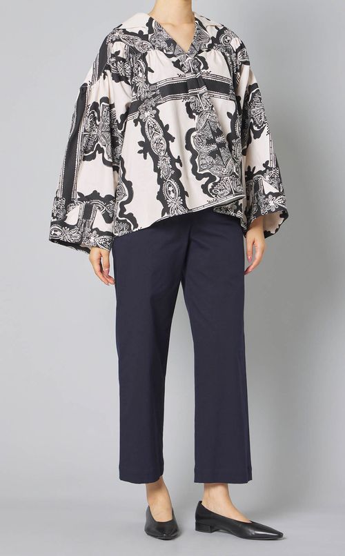 プリントレースアップブラウス