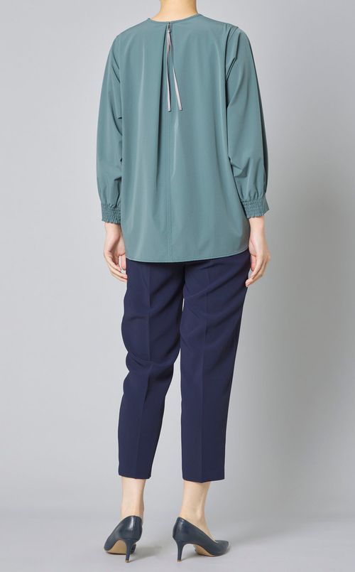 クルーネックギャザーカフスブラウス