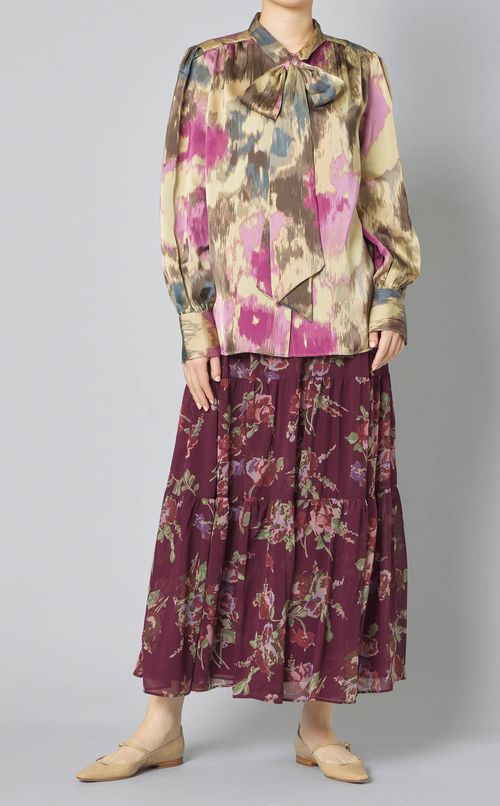 ボウタイプリントブラウス