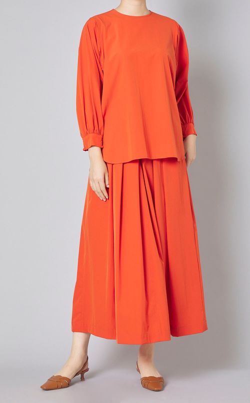 クルーネックギャザーカフスブラウス