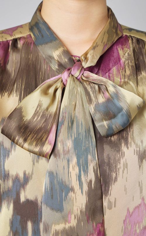 ボウタイプリントブラウス