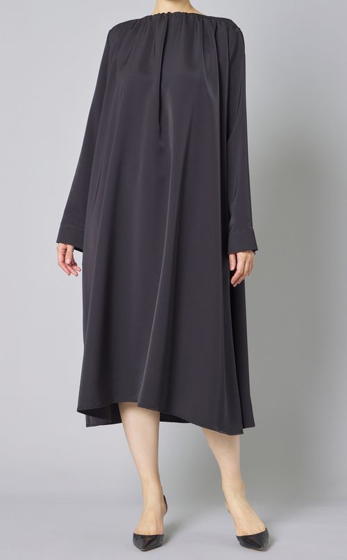 サテンギャザーワンピース