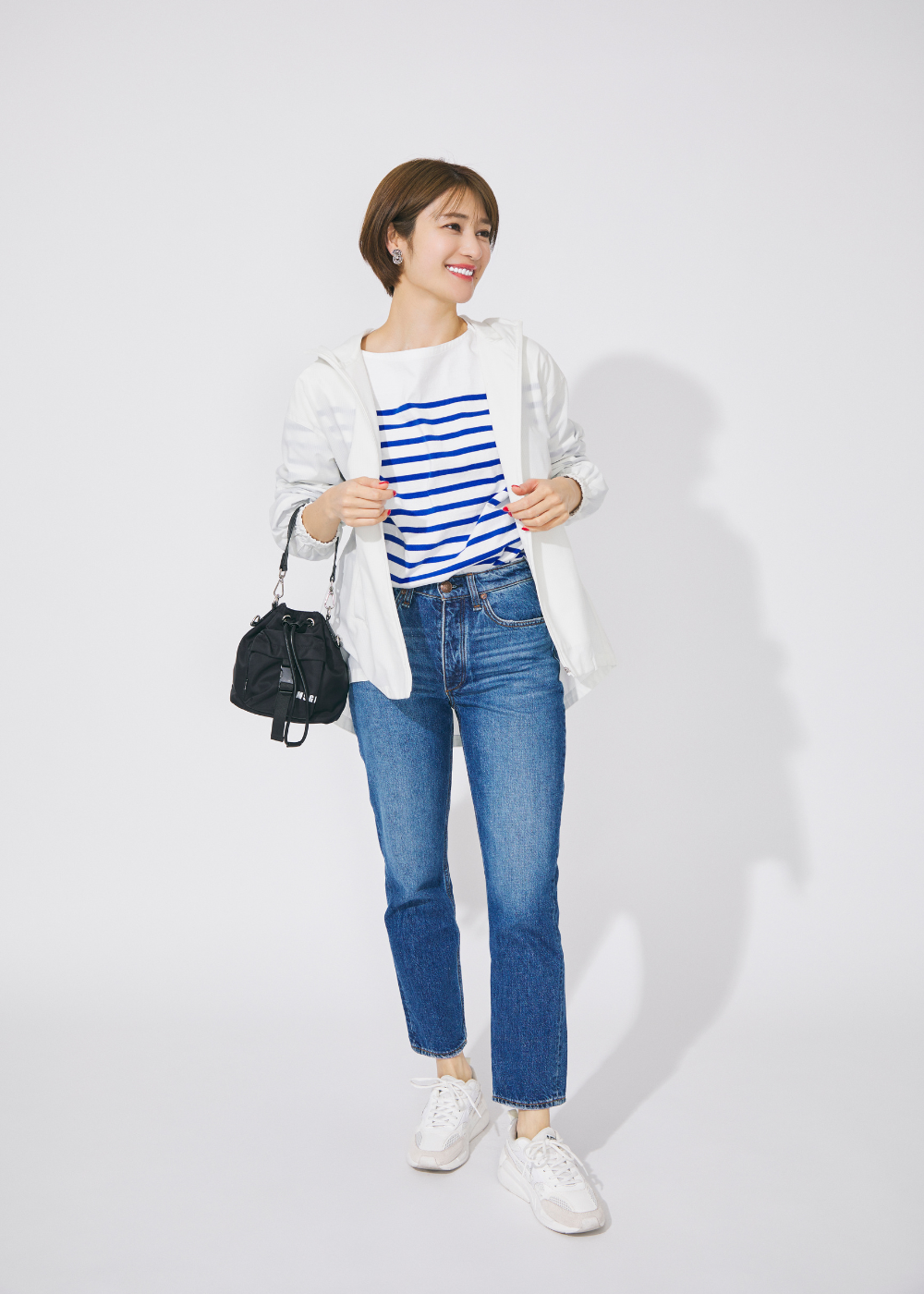 清潔感あふれる秋のレディースデニムコーデ