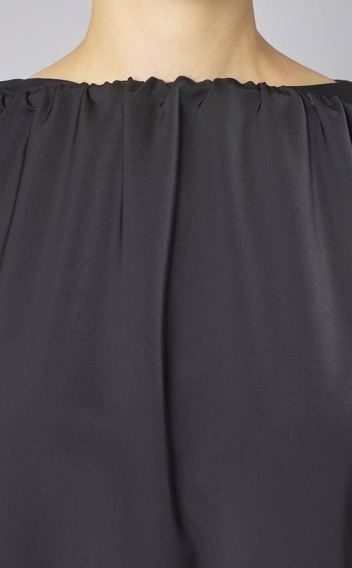 サテンギャザーワンピース