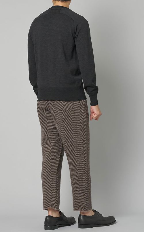 クルーネックプルオーバーニット