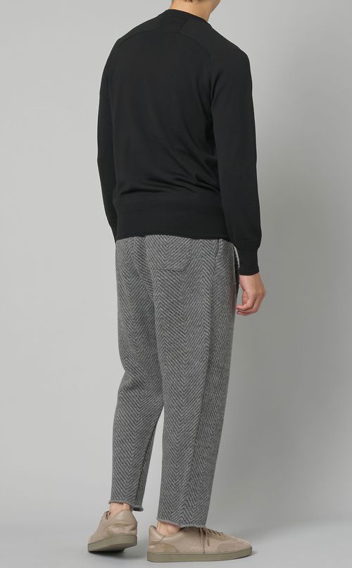 クルーネックプルオーバーニット