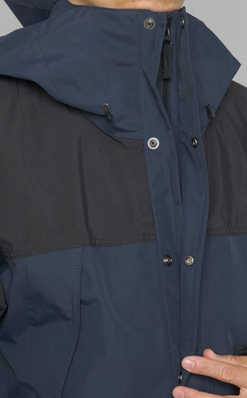 マウンテンライトジャケット