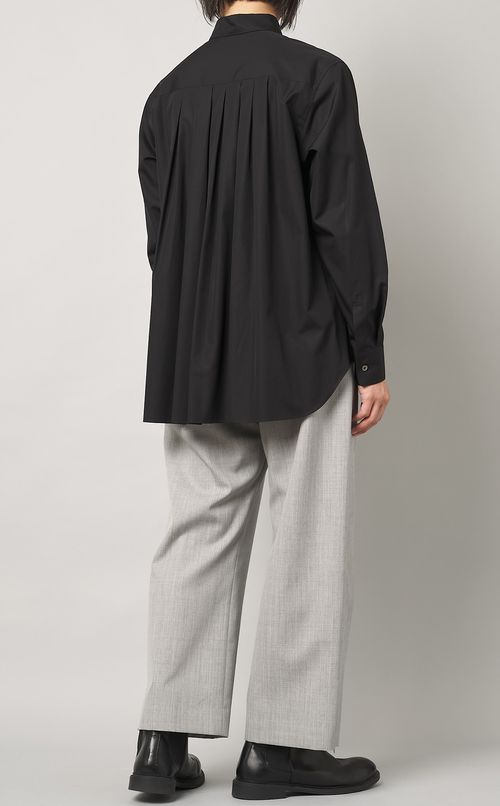 バックプリーツコットンシャツ