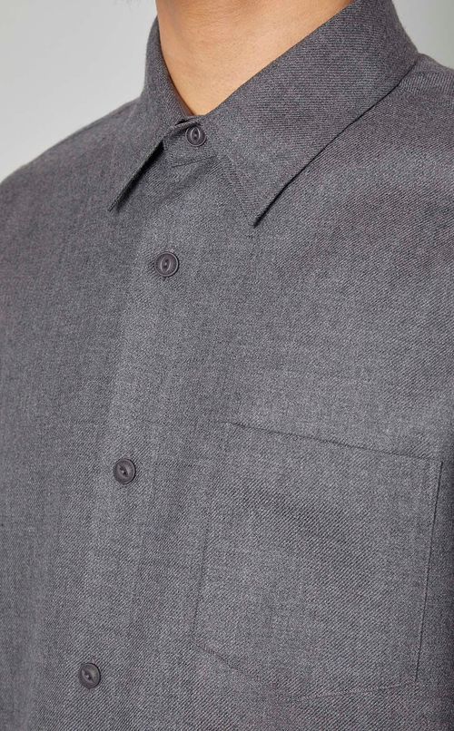 バックプリーツウールシャツ