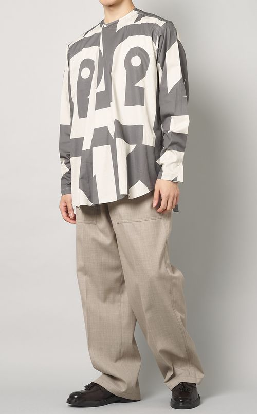 プリントノーカラーシャツ