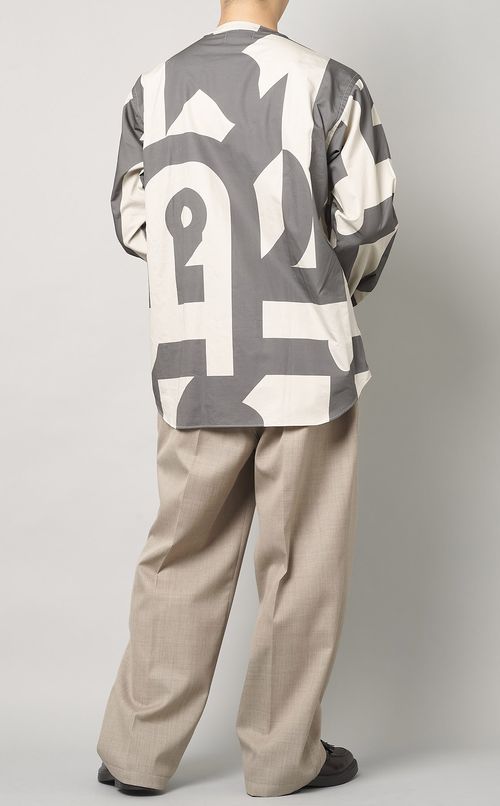 プリントノーカラーシャツ