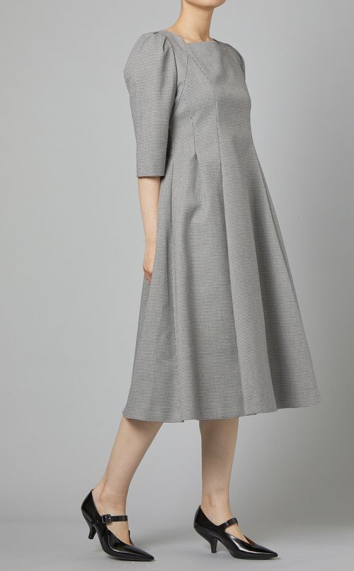 スクエアネックワンピース