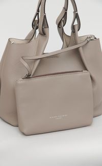 DUAショルダー付レザーバッグ
