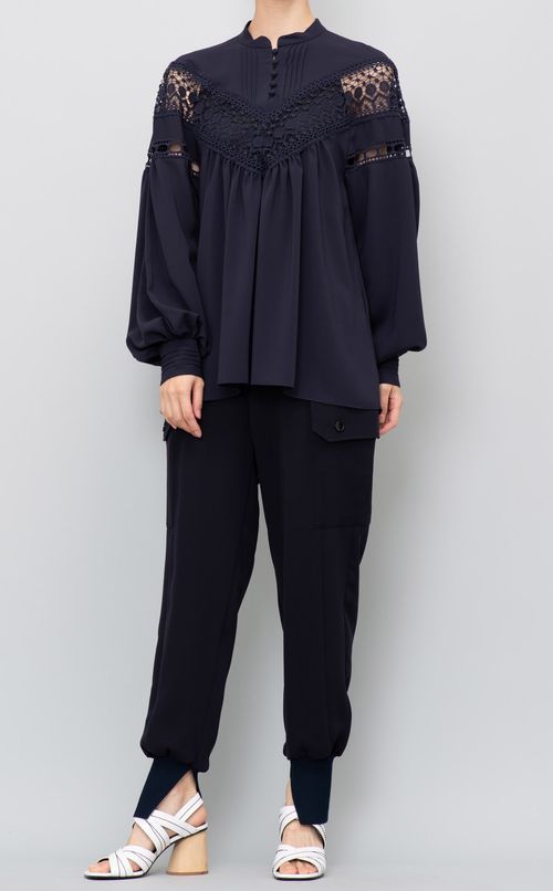 エンブロイダリーブラウス