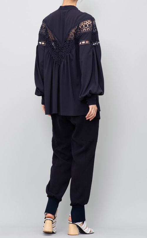 エンブロイダリーブラウス