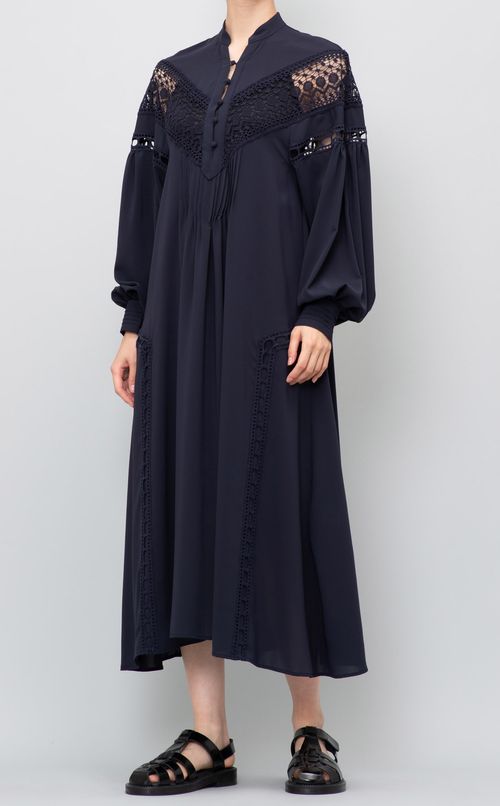 エンブロイダリーワンピース