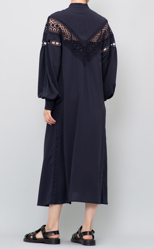 エンブロイダリーワンピース