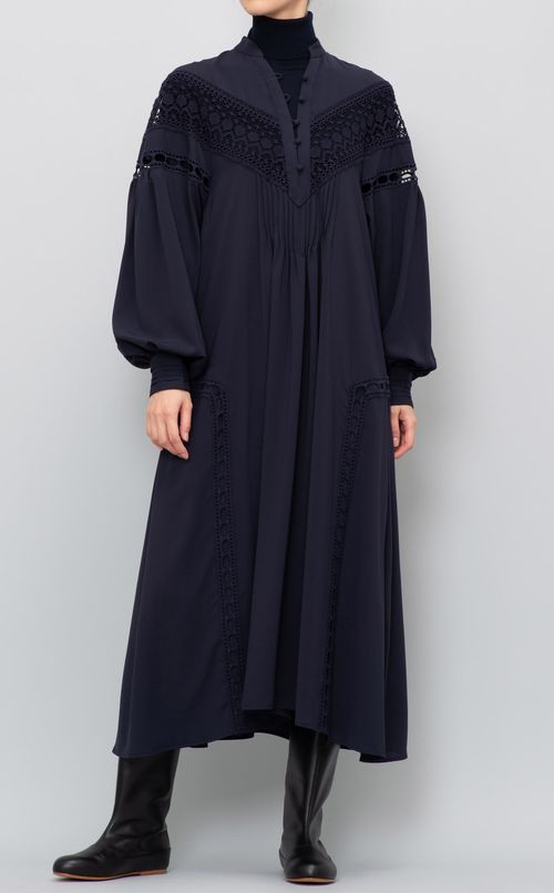 エンブロイダリーワンピース