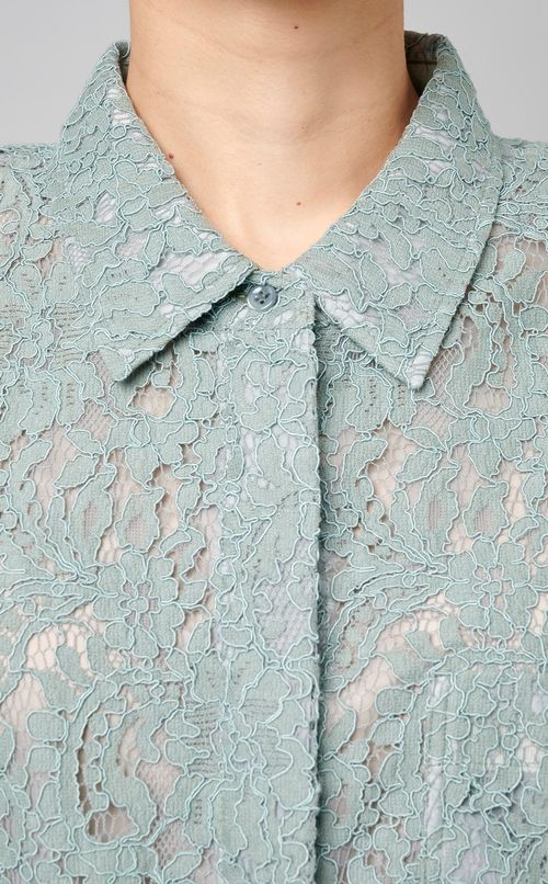 ボタニカルレースシャツ