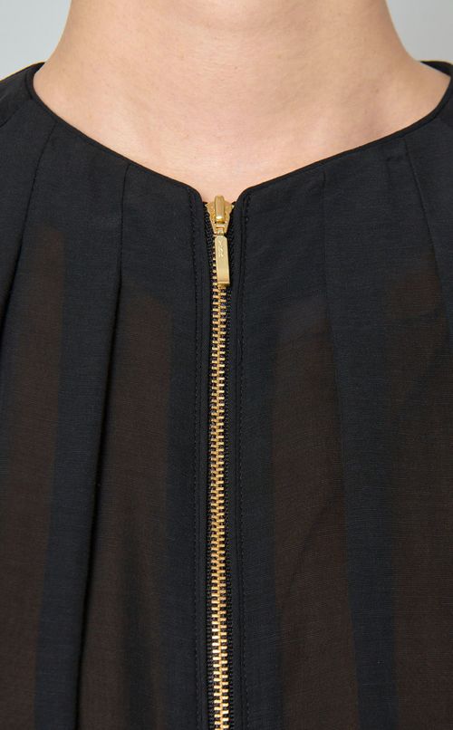 ノーカラーシアーブルゾン