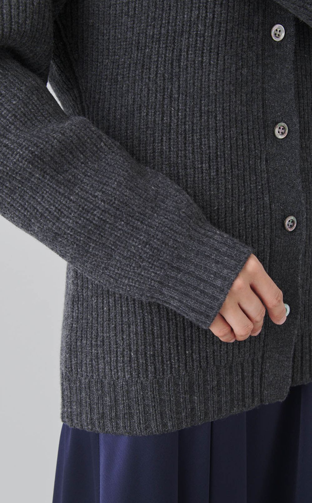 ウールリブVネックシェイプカーディガン