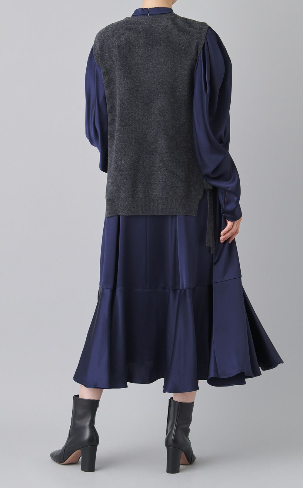 ウールVネックサイドリボンベスト