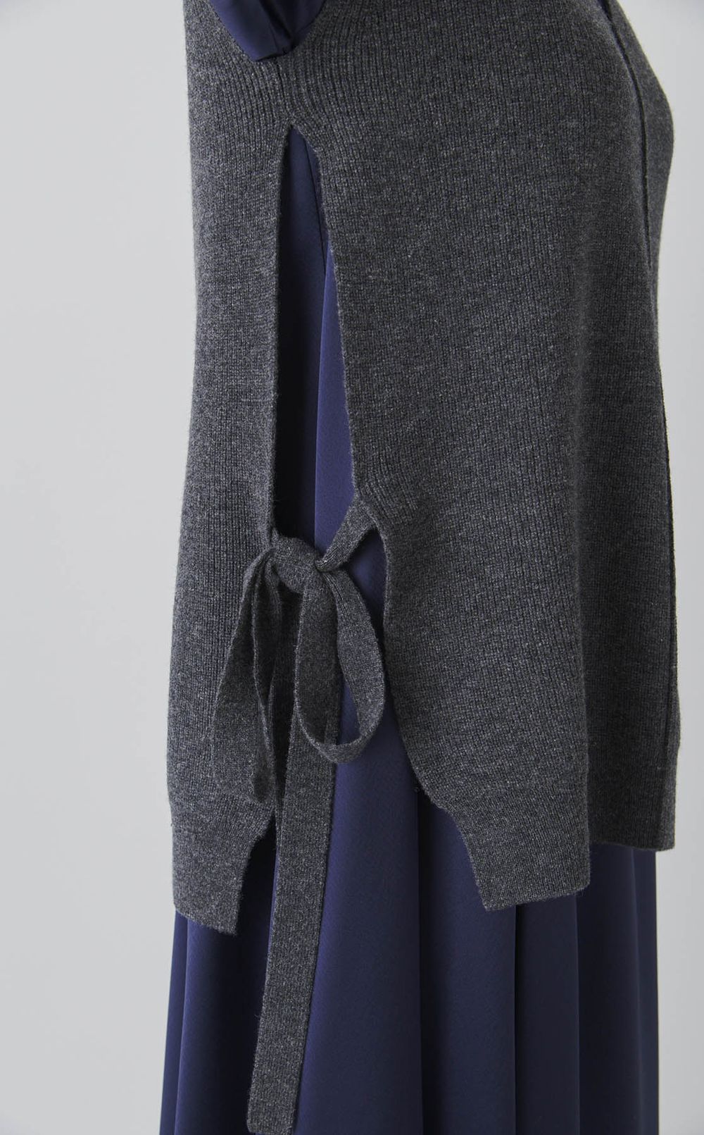 ウールVネックサイドリボンベスト