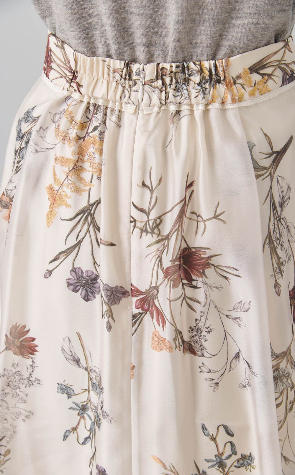 ボタニカルプリントシアータックスカート