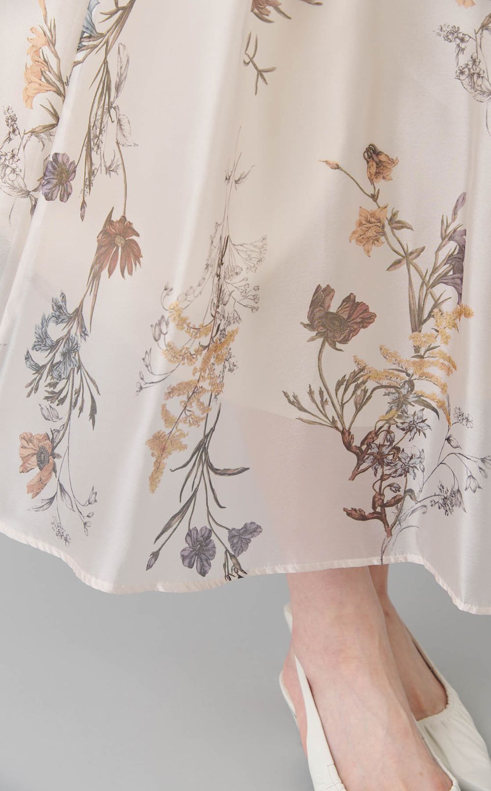 ボタニカルプリントシアータックスカート