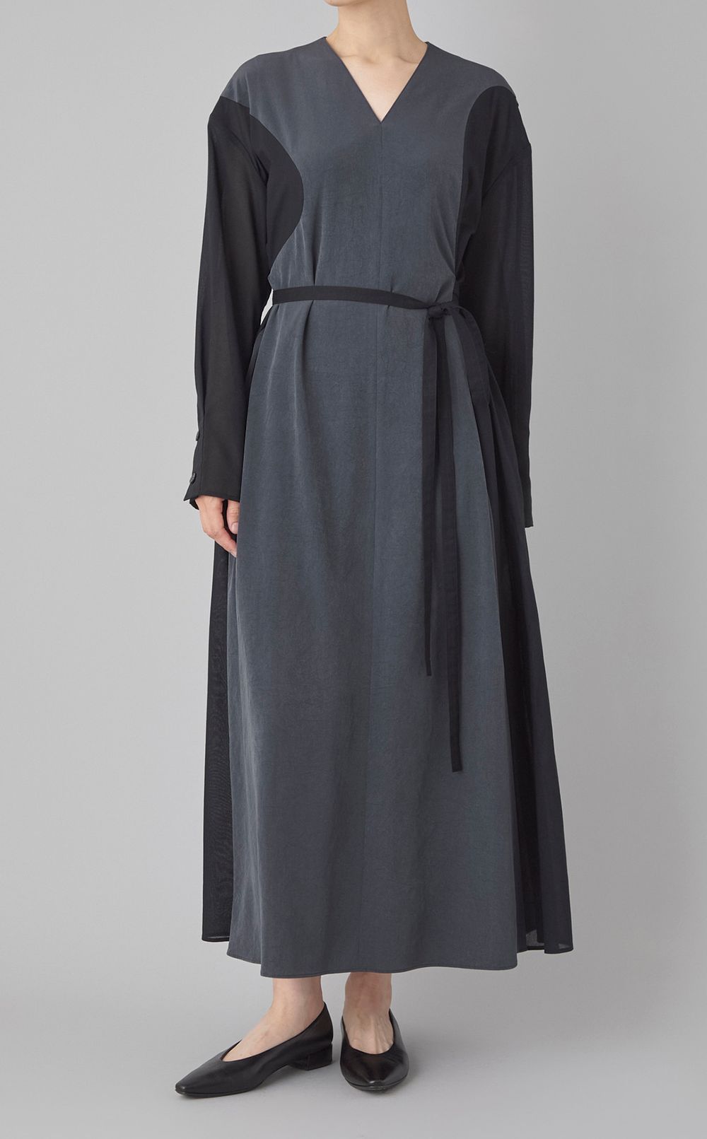 Vネックバイカラーベルテッドワンピース