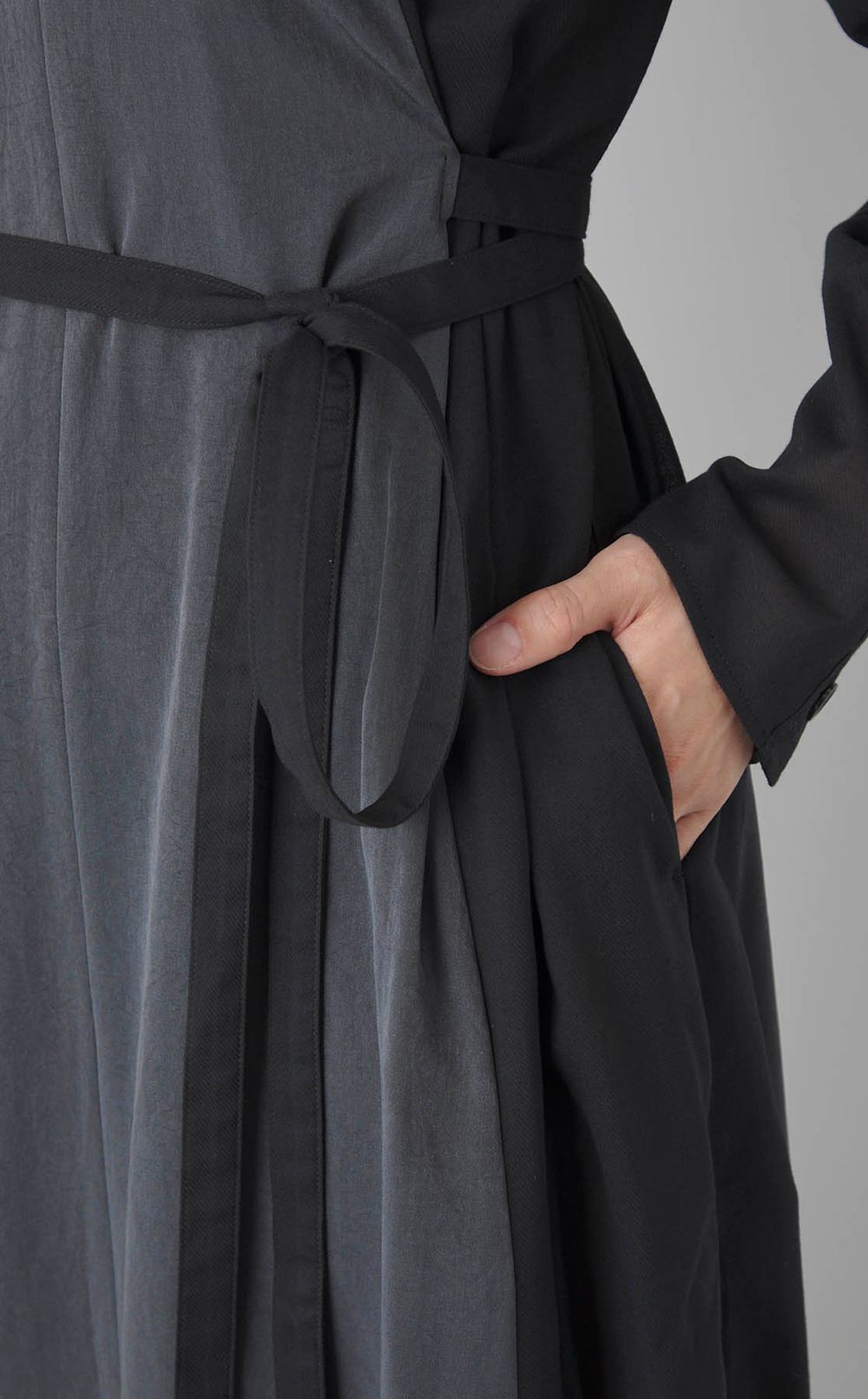 Vネックバイカラーベルテッドワンピース