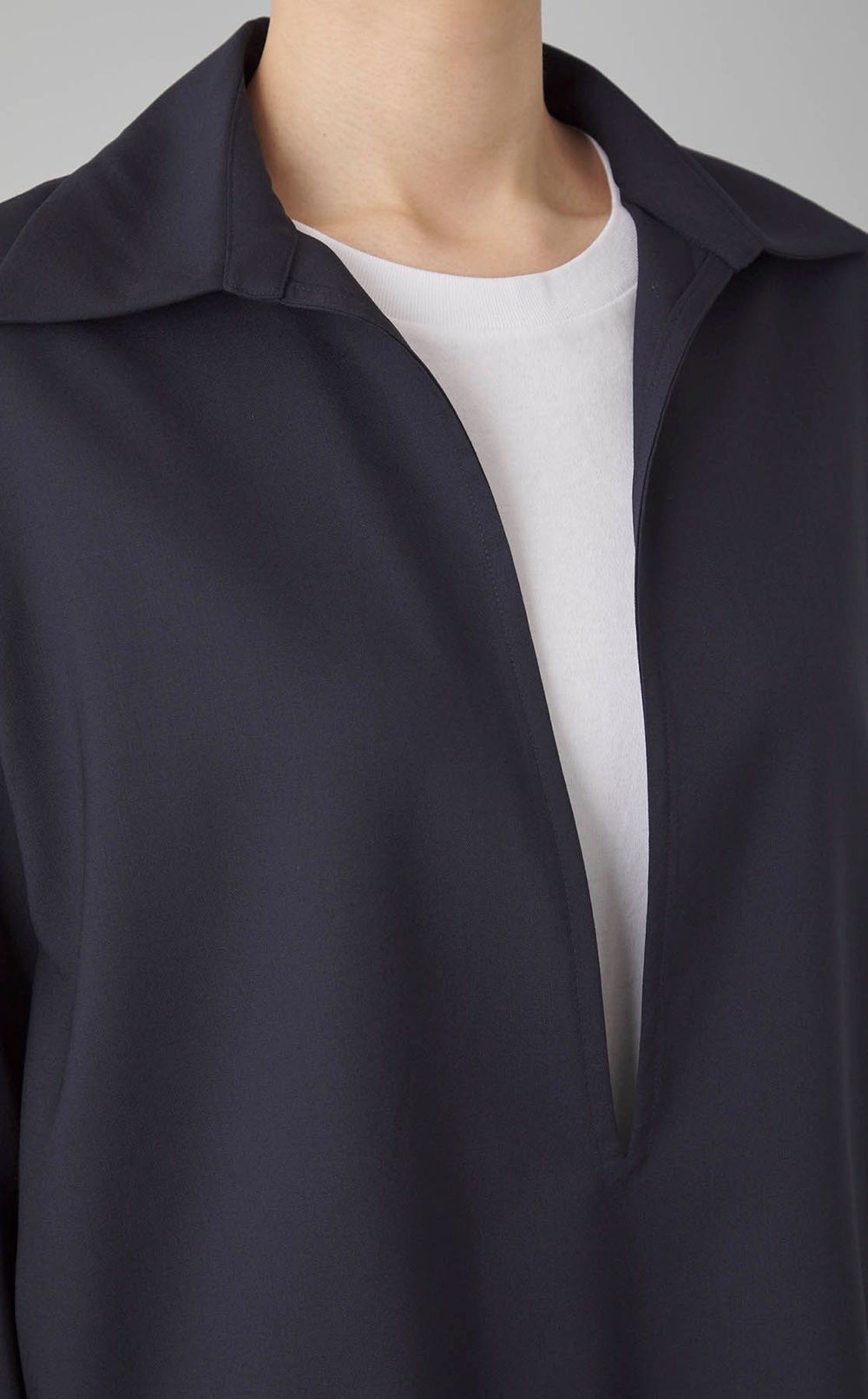 ウールトロスキッパー深Vネックシャツ