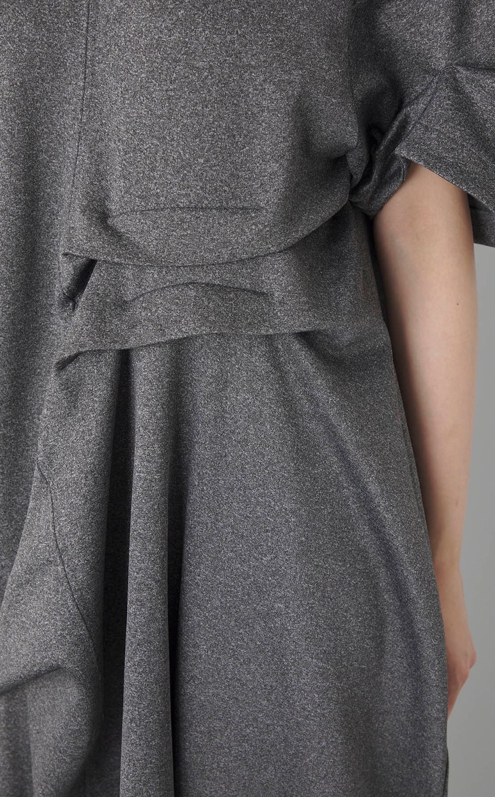 タックディティールワンピース