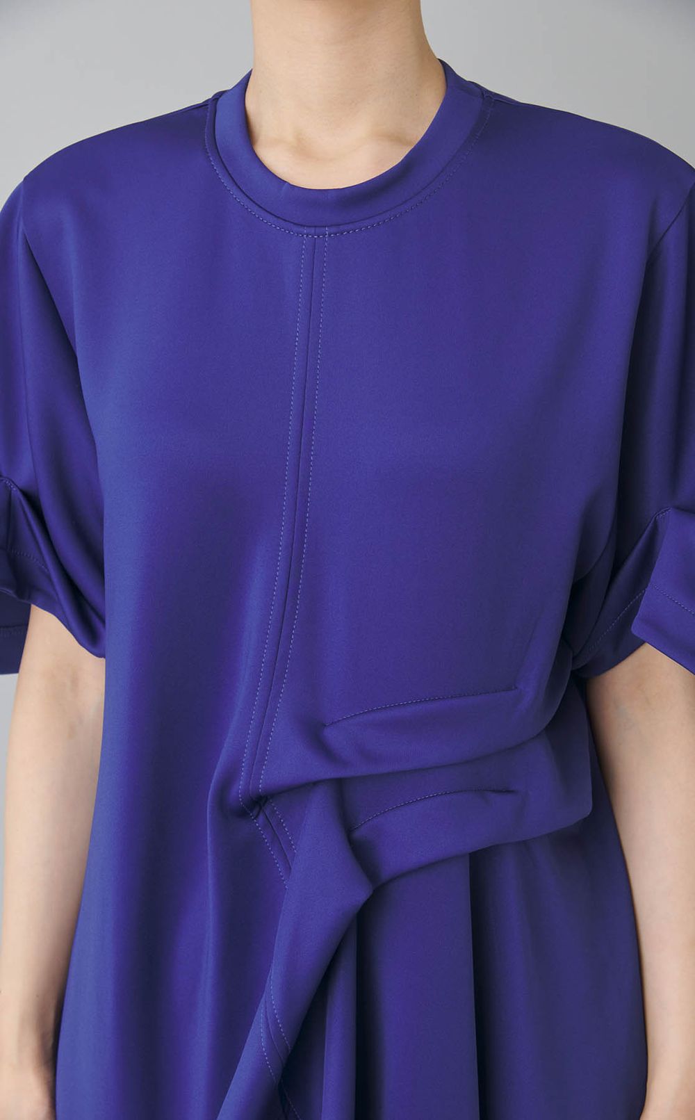 タックディティールワンピース