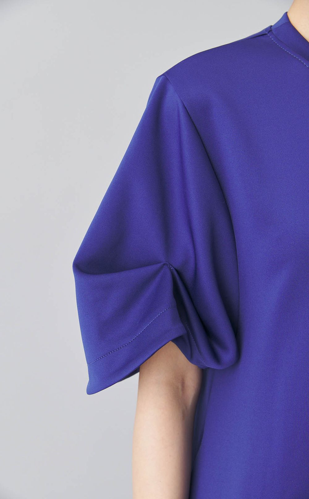 タックディティールワンピース