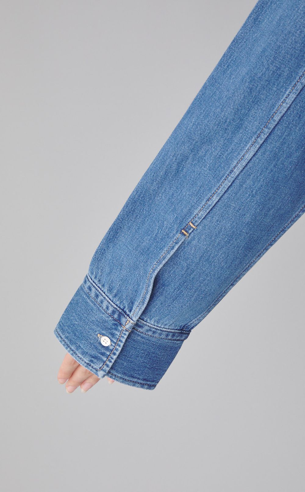 ボウタイ付きシャツカラーデニムシャツ