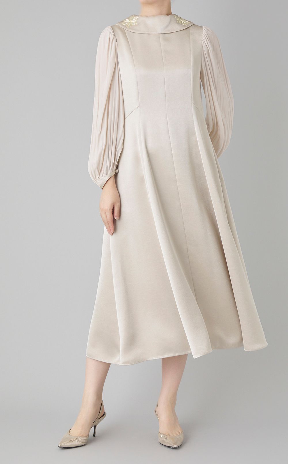 金駒刺繍ワンピース