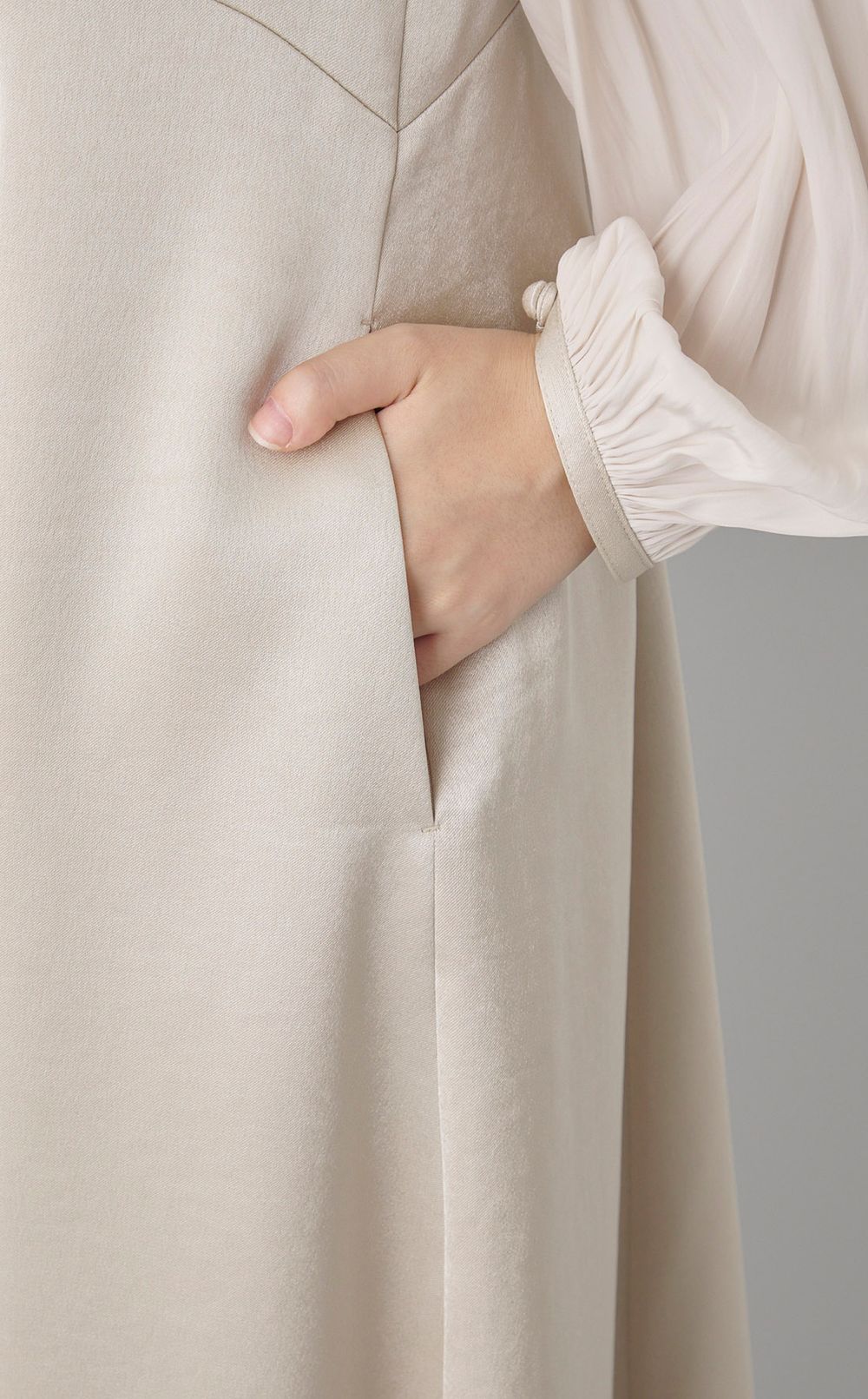 金駒刺繍ワンピース