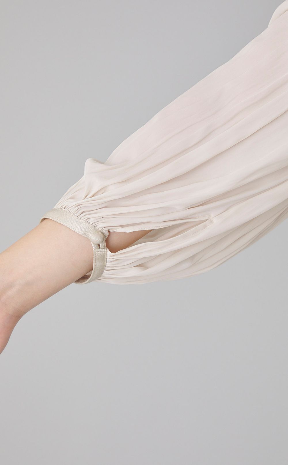 金駒刺繍ワンピース