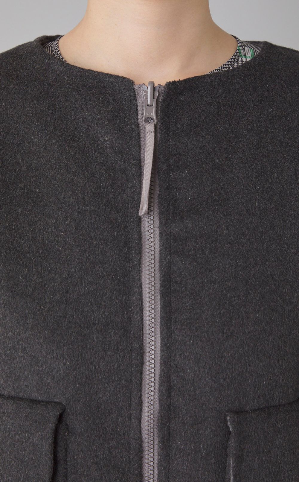 リバーシブルノーカラーブルゾン