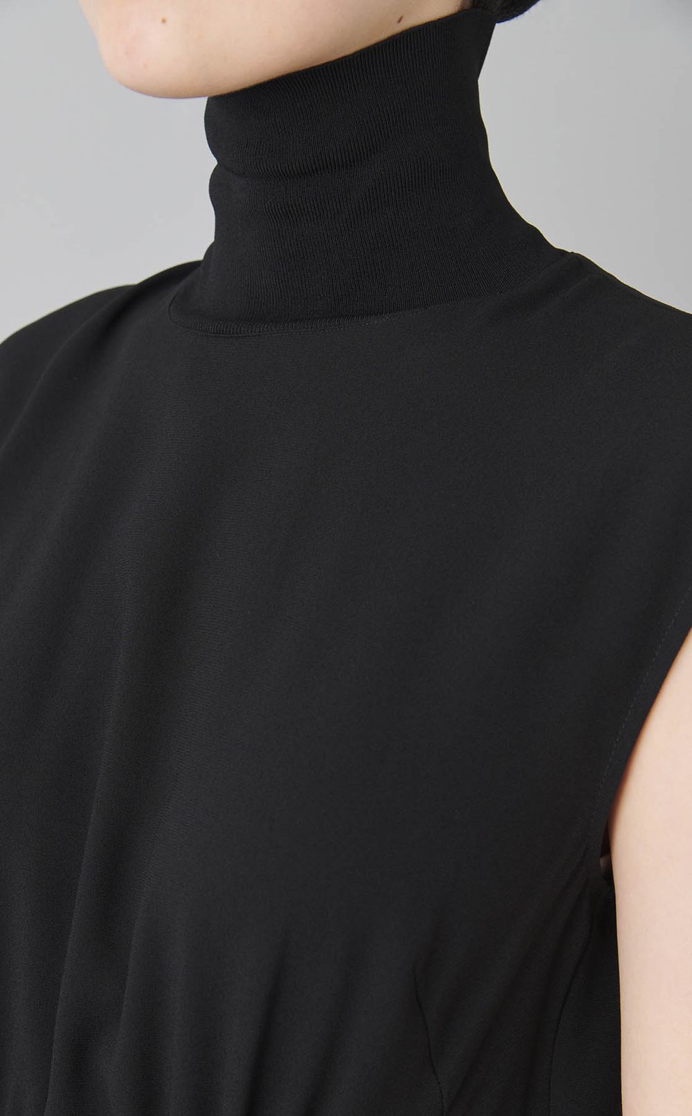 ニットコンビハイネックノースリーブドレス