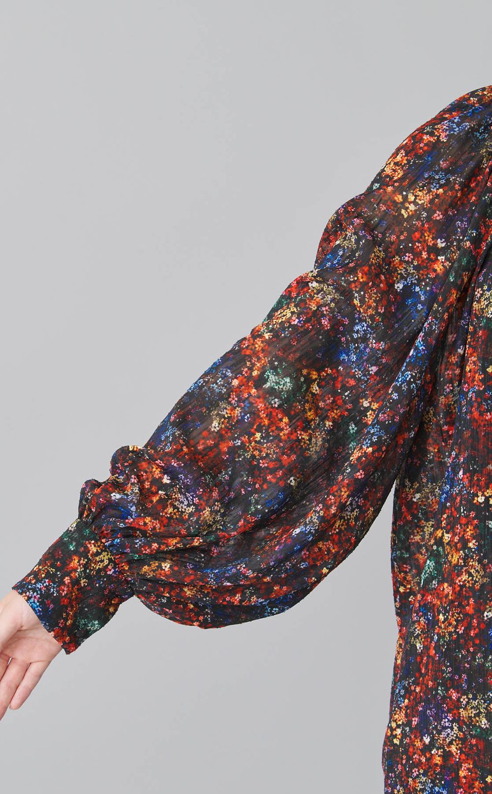 ミニフラワープリン卜ボウタイブラウス