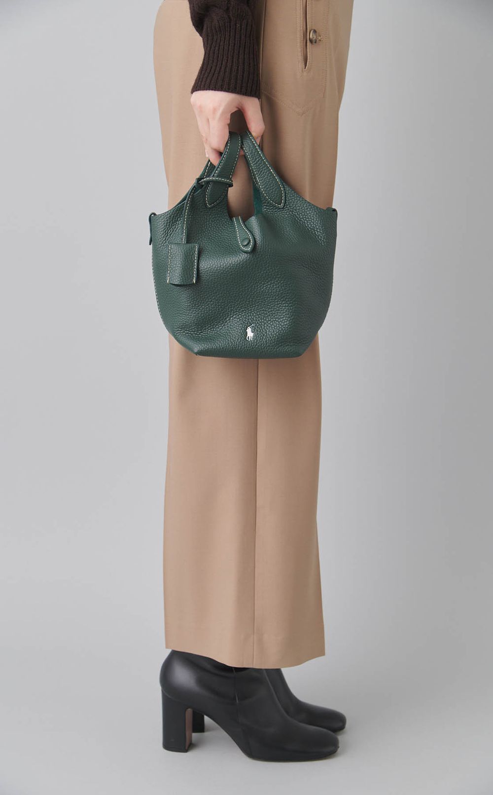 クロスボディスモールバッグ