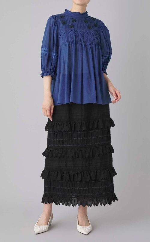 ピンタック刺繍ブラウス