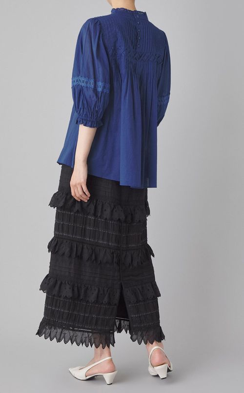 ピンタック刺繍ブラウス