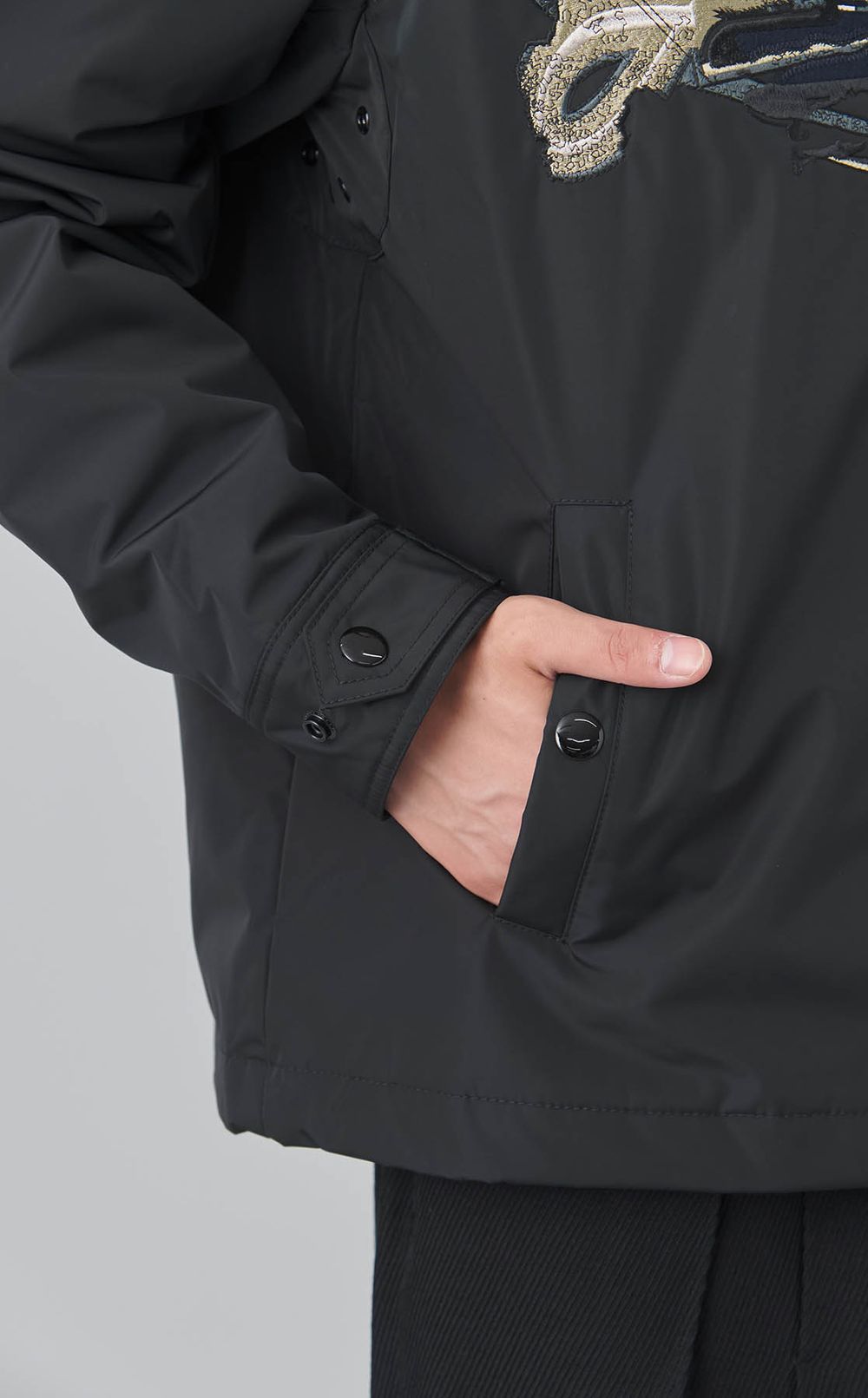 ジップアップロゴブルゾン