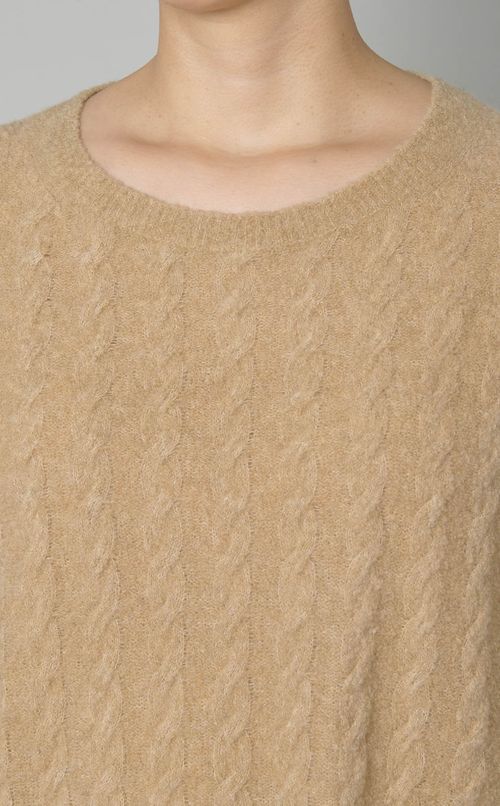 ケーブルニットプルオーバー